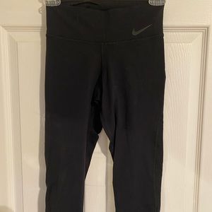 Nike black athletic cropped leggings